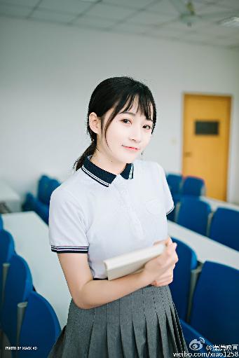 雏鸟幼儿小学生张婉莹,女大学生的沙龙室