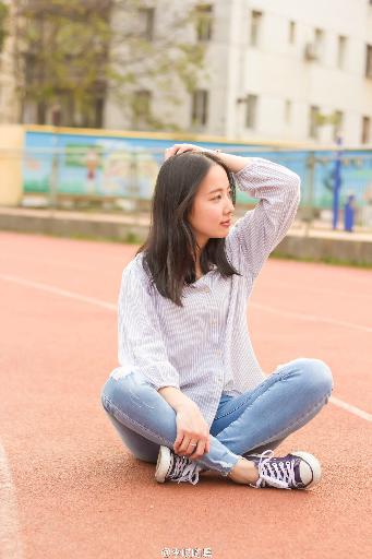 诱女偷伦初尝云雨H